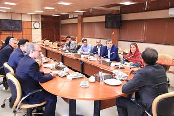 دیدار نمایندگان صلیب سرخ با رئیس دانشگاه